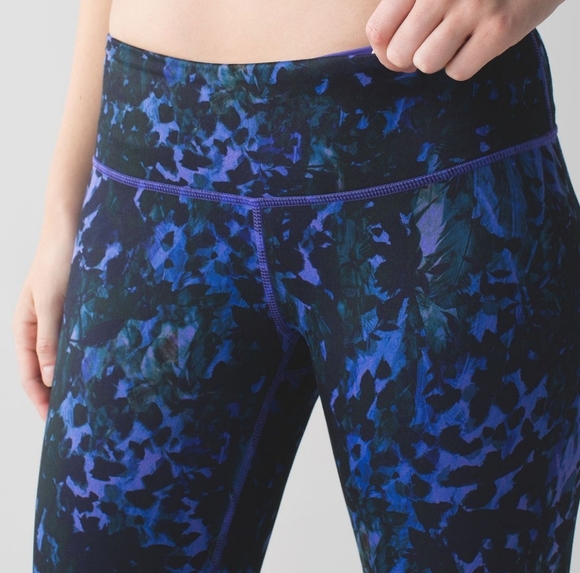 Lululemon Wunder Under Crop Pant - Floral Sport Iris Flower - Size 2 - Picture 2 of 5